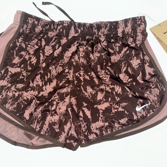 Nike Women's Dri-FIT Tempo Printed Running Shorts - Picture 2 of 4